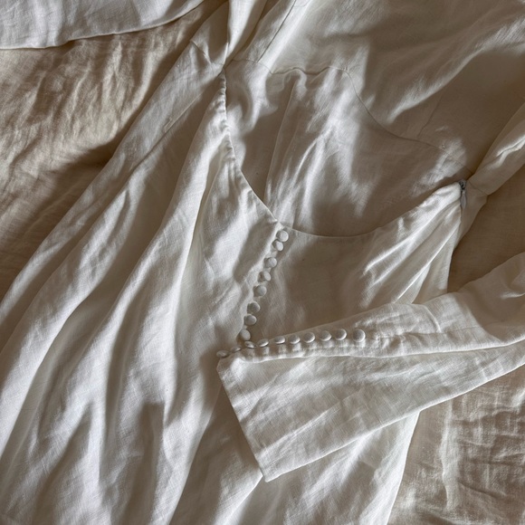 DISSH Elegant White Long Sleeve Dress - Picture 5 of 6